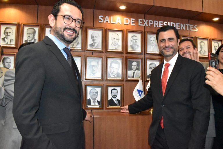 CONDECORACION-MEDALLA-AL-MERITO-4
